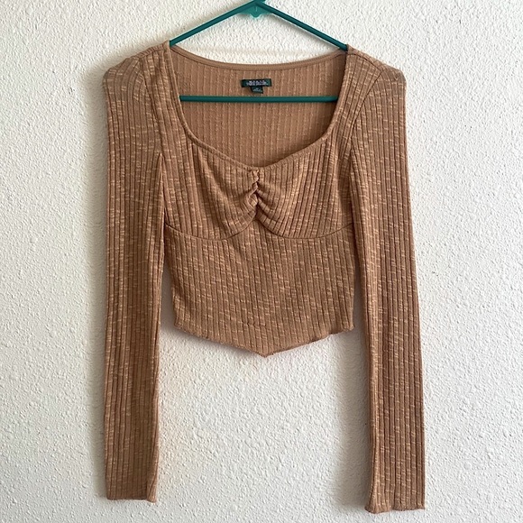 NWOT • Wild Fable • Tan Ruched Crop Top 🤎 - Picture 2 of 8
